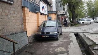 Парковка на тротуаре