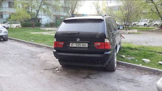 Парковка на тротуаре и газоне