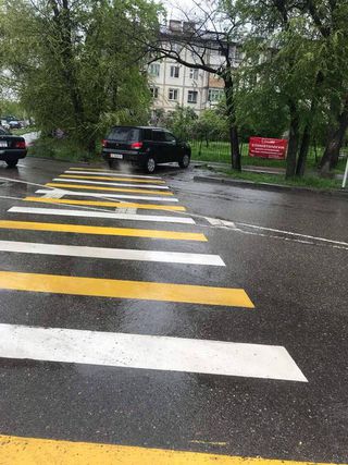 Парковка на пешеходном переходе