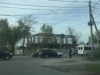 Законно ли перекрыли тротуар на улице Фрунзе? <i>(фото)</i>