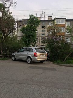Машина загородила путь к подъезду