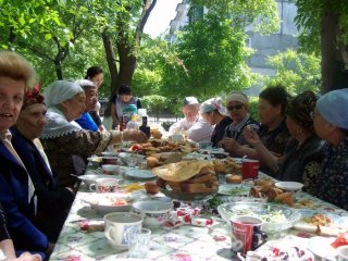 Жители дома №32 в 4 микрорайоне отпраздновали День Победы <b>(фото, видео)</b>