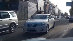 На ул.Горького «Камри» выехала на встречку и создала аварийную ситуацию. Видео