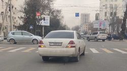 На Киевской «Тойота» заехала за стоп-линию, - очевидец На Киевской «Тойота» заехала за стоп-линию, - очевидец