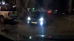 «Ниссан», у которого 56,5 тыс. сомов штрафов в Carcheck, едет по встречке по Тоголок Молдо. Видео «Ниссан», у которого 56,5 тыс. сомов штрафов в Carcheck, едет по встречке по Тоголок Молдо. Видео