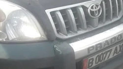 Водителя «Прадо», который припарковался на проезжей части, оштрафовали на 1000 сомов