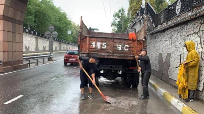 Потоп на пр.Манаса устранили, - ответ мэрии