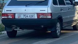 На Московской-Суюмбаева «ВАЗ» припарковали на пешеходном переходе. Фото