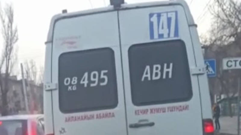У маршрутки №147 не совпадают основной и дублирующий госномер. Видео
