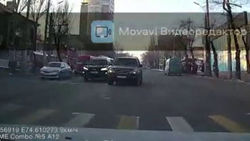«Лексус» выехал на встречку на Советской. Видео
