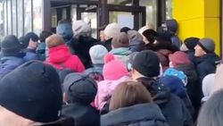 Огромная очередь в ЦОН Ленинского района. Видео