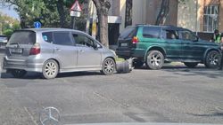 На Логвиненко столкнулись Фит и Паджеро, у которых на двоих 17 штрафов в Carcheck. Фото