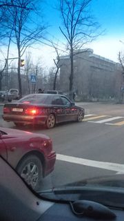 Перекресток Токтогула-Логвиненко S0888N. Выезд за стоп-линию