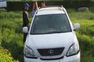 Девушка на «Лексусе» на большой скорости не вписалась в поворот и вылетела в разделительный круг, - читатель <b><i>(видео)</i></b>