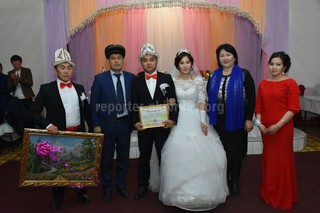 Ж.Нажиманов из Базар-Коргона пригласил на свою свадьбу А.Атамбаева, вместо президента на торжестве присутствовал аким района <b><i>(фото)</i></b>