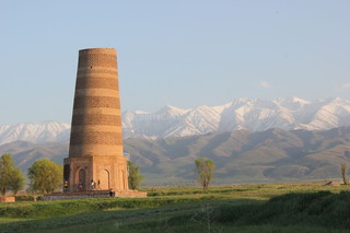 Фотодосье городов и красивых мест Кыргызстана. <b>Башня Бурана, минарет и мавзолей в Узгене</b> Фотодосье городов и красивых мест Кыргызстана. <b>Башня Бурана, минарет и мавзолей в Узгене</b>