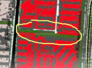 Жители 8 мкр просят убрать ограждения и павильоны по ул.Саманчина, которые стоят на зеленой зоне (фото)
