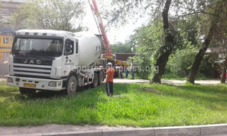 На восстановление разрушенного газона перекрестка Тоголок Молдо-Жибек жолу, на которой работала бетономешалка, дано 3 дня, - мэрия