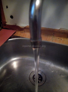 В квадрате Джунусалиева-Сухомлинова-Айни-Юдахина проблемы с подачей холодной воды, - читатель (фото)