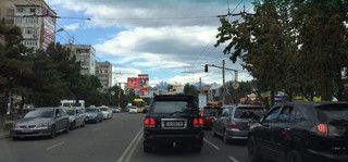 Читатель считает, что большое количество рекламных щитов портят вид Бишкека <i>(фото)</i>
