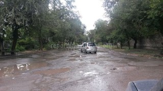 Отрезок улицы Интергельпо в Бишкеке пришел в полную негодность, - читатель (фото, видео)