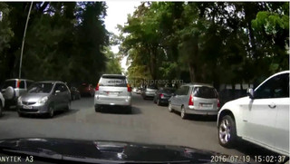 Читатель прислал <b>видео</b> нарушителей ПДД, в том числе авто с дипномерами