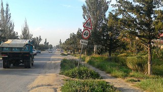 На улице Д.Садырбаева накренился дорожный знак <i>(фото)</i>