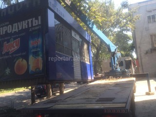 На пересечении проспекта Жибек-Жолу и улицы Абдрахманова демонтированы незаконно установленные киоски <i>(фото)</i>