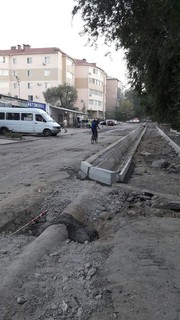 Читатель считает, что дорога, которую ремонтируют на ул.Зеленой, меньше чем была (фото)