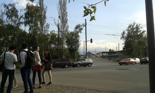 Бишкекчанка просит починить светофор на пересечении улиц Анкара и Виноградная (фото)