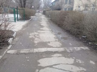 «Бишкекасфальтсервис» демонтирует трех «лежачих полицейских» на ул.Трудовой