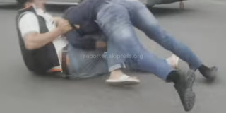 В Бишкеке водители подрались из-за выезда «Лексуса» на встречку <b><i>(видео)</i></b>
