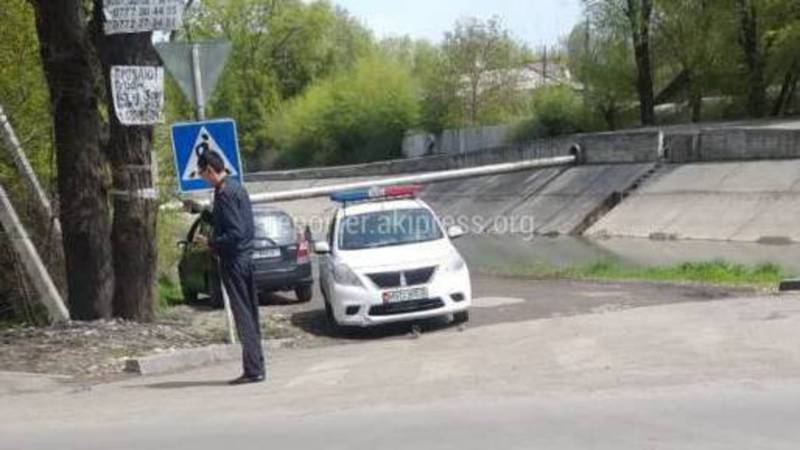 На Осмонкула - Абдыкадырова патрульная машина нарушила ПДД (фото)