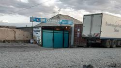 В Балыкчы на ул.Садовая из-за большегрузных авто разрушаются стены домов (фото) В Балыкчы на ул.Садовая из-за большегрузных авто разрушаются стены домов (фото)