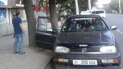 В Востоке - 5 таксисты устроили стоянку на остановке для общественного транспорта (фото) В Востоке - 5 таксисты устроили стоянку на остановке для общественного транспорта (фото)