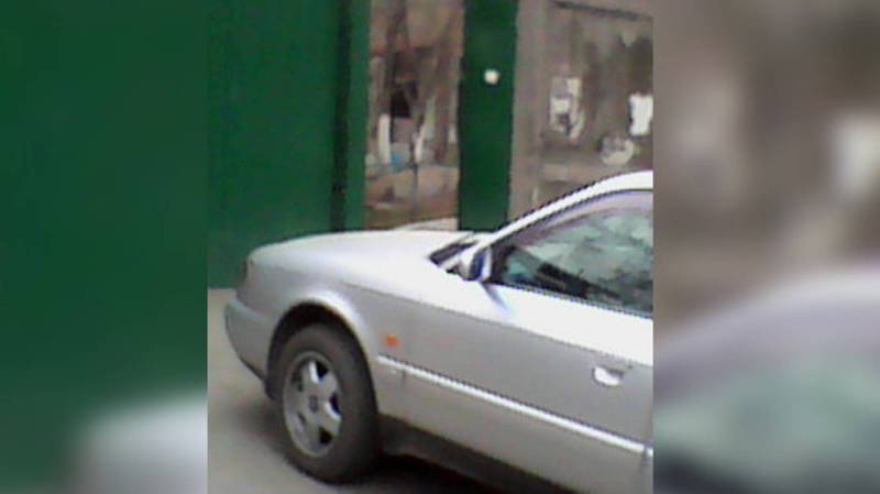 На Л.Толстого водитель «Ауди» припарковался в неположенном месте