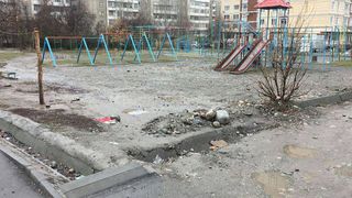 Читатель жалуется на состояние детской площадки в 7 мкр