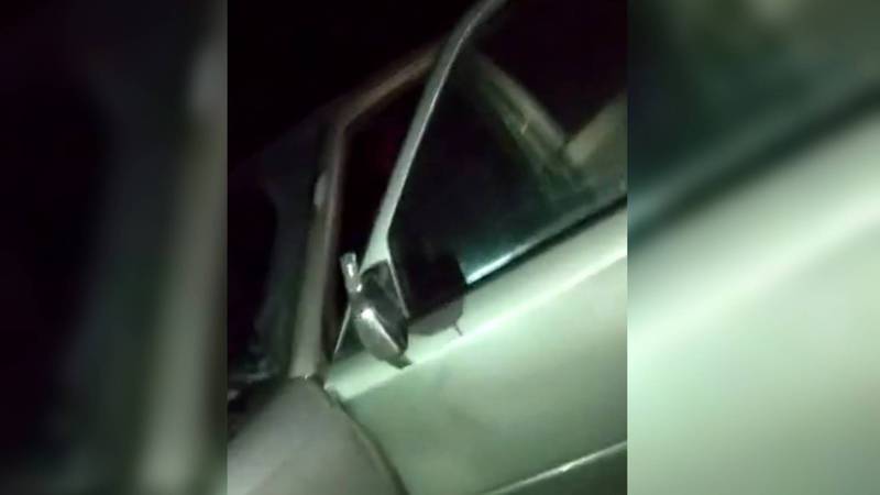 Близ города Кант «Мерседес» врезался в прицеп трактора. Видео