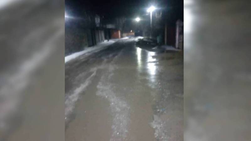 На улице Араванской в Бишкеке образовались огромные лужи, - житель