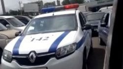 Патрульная машина создала пробку на Ошском рынке. Сотрудники ПМ выехали на вызов