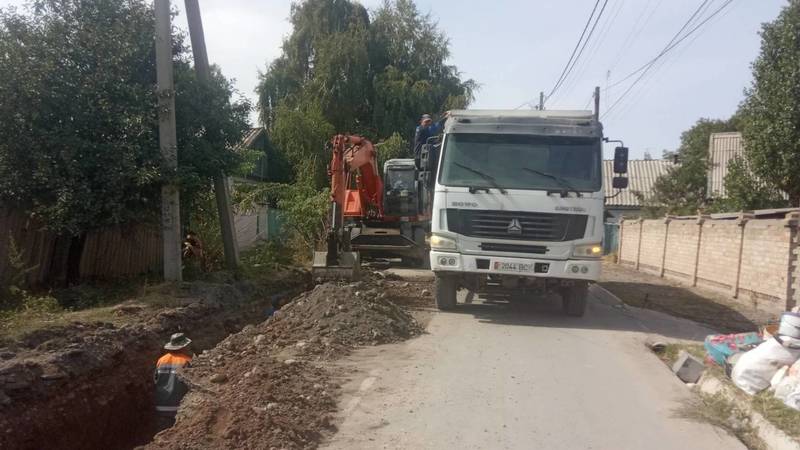 Прокладка труб в селе Орто-Сай мешает уличному движению, - местный житель