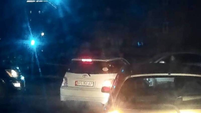 «Ист» со штрафами в 18,5 тыс. сомов выехал на встречку и создал затор на Матросова. Видео