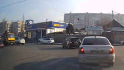 Эвакуатор «Мерседес», у которого 55 тыс. сомов штрафов в Carcheck, повернул со второй линии, - очевидец Эвакуатор «Мерседес», у которого 55 тыс. сомов штрафов в Carcheck, повернул со второй линии, - очевидец