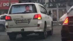 Полностью тонированый крузак выехал на встречку на Чокморова, - очевидец Полностью тонированый крузак выехал на встречку на Чокморова, - очевидец