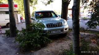 Парковка на тротуаре на Ибраимова-Боконбаева