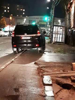 Парковка на тротуаре
