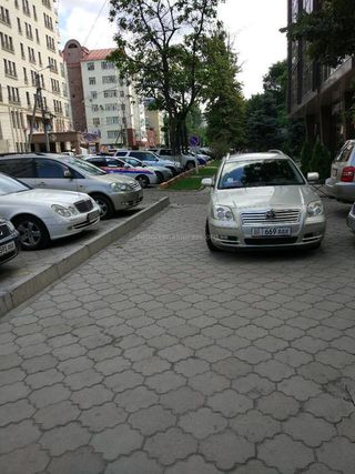 Парковка на тротуаре