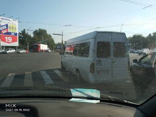 Поворот с третьего ряда с ул.Шабдан Баатыра на ул.Горького