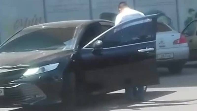 В Бишкеке замечена полностью тонированная «Камри». Видео и фото