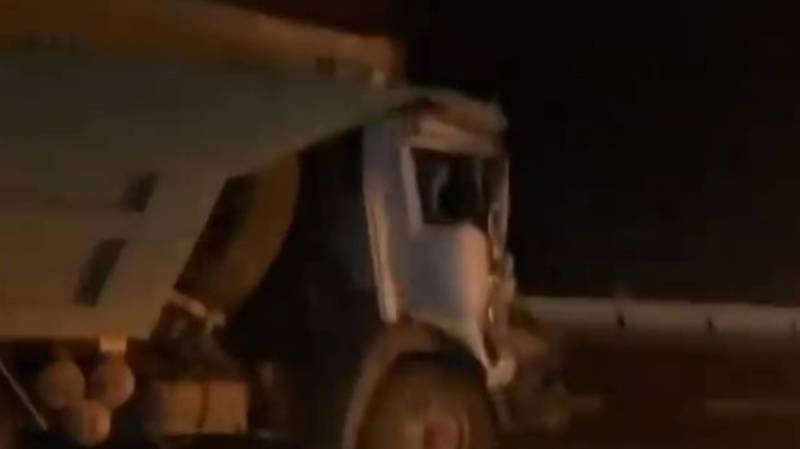 В Милянфане столкнулись две фуры, КамАЗ и бус. Видео с места аварии